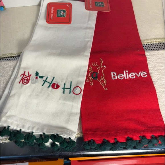 Holiday Bundle 5 Hand Towels, 1Oven Mitt, & 1 Pot Holder - Picture 5 of 12